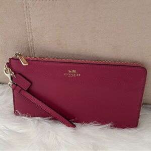 🔥NWT🔥 Coach XL Long Leather Wallet with Detachable Wrist Strap, Elegant Stylish